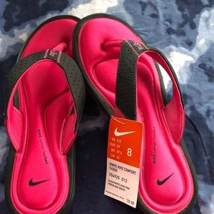 Size 8 women’s Nike Comfort Thong